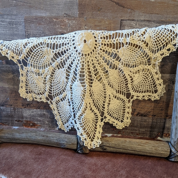 Antique Crochet Pineapple Design Table Topper - Picture 3 of 11